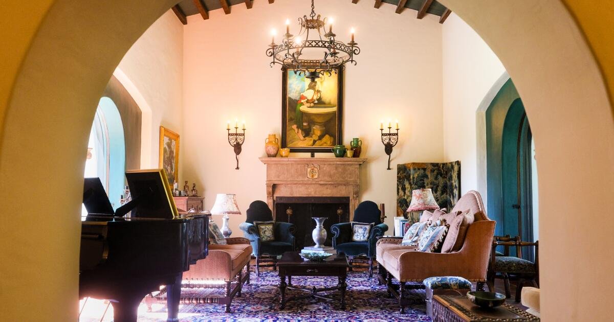 A casa histórica de Wallace Neff é restaurada após a descoberta de planos ocultos