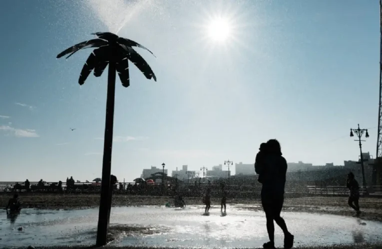 Agosto foi o mês mais quente já registrado em todo o mundo, de acordo com o monitor climático da União Europeia