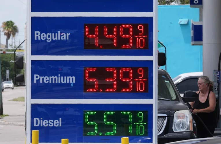 Como economizar dinheiro em gasolina (e grande economia em diesel) neste fim de semana do Dia do Trabalho