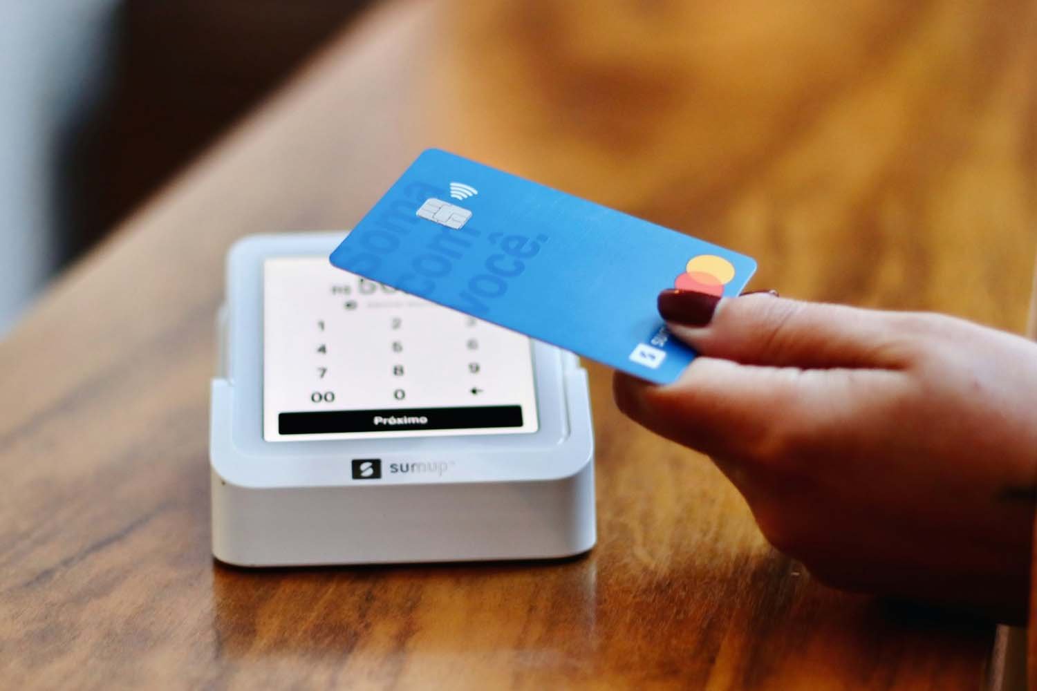 Como parar de pagar a mais com juros do cartão de crédito