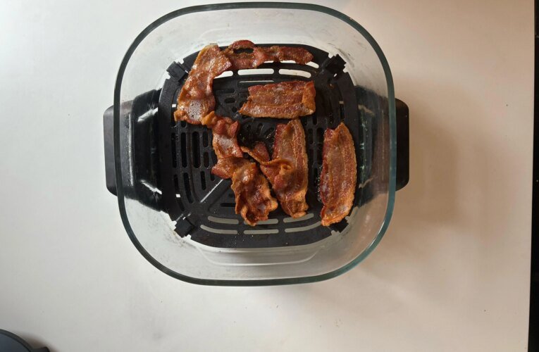 Depois de um lote de bacon na fritadeira, parei de usar minha frigideira