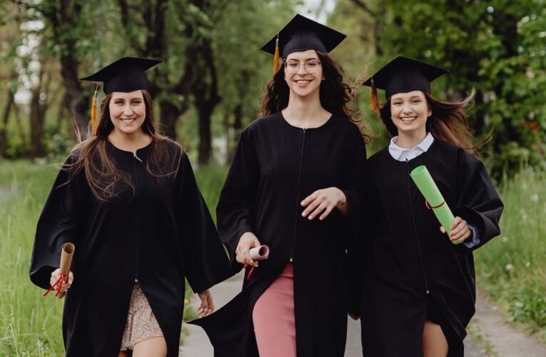 Equilibrando a vida universitária com metas financeiras de longo prazo