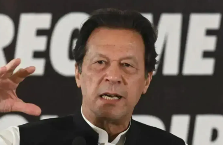 Imran Khan sendo submetido a exame médico na prisão de Adiala devido a problemas de saúde