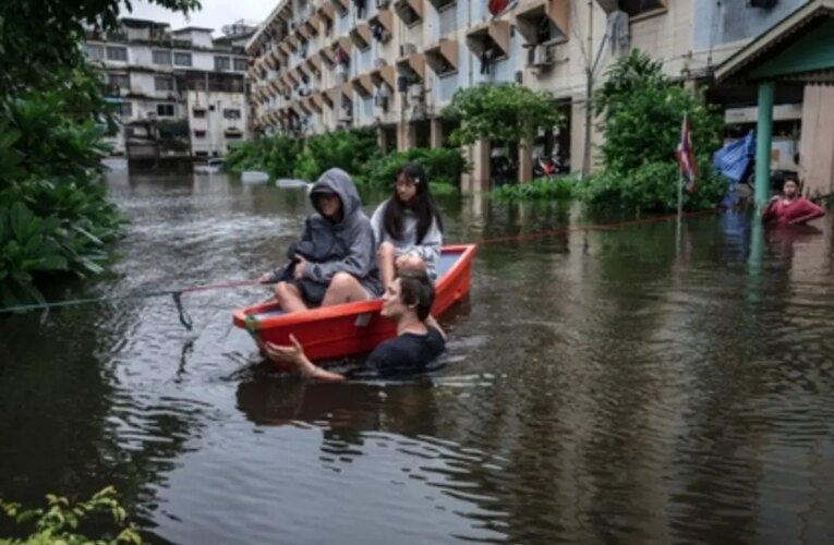 Inundações em Bangkok: 3.000 pessoas em abrigos enquanto as chuvas diminuem na capital tailandesa