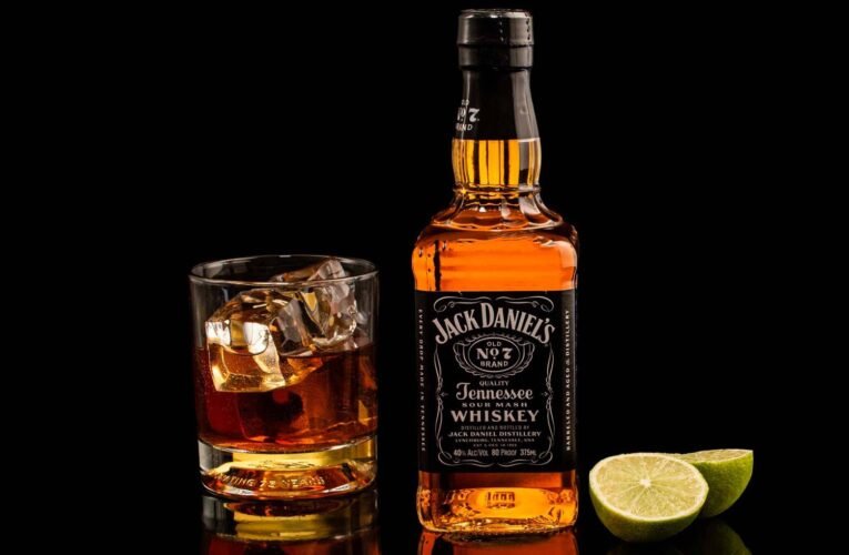 Jack Daniel’s vai mal? Fatos sobre uísque do Tennessee e prazo de validade