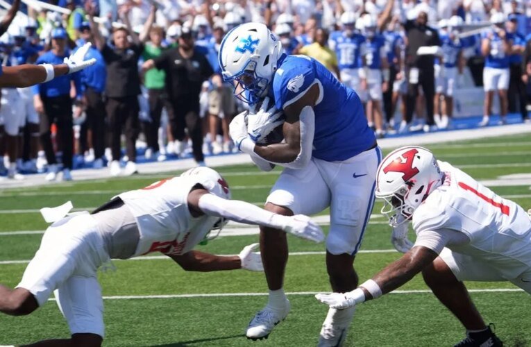 Kenny Minchey (4 TDs), Kentucky abre com derrota sobre Youngstown State