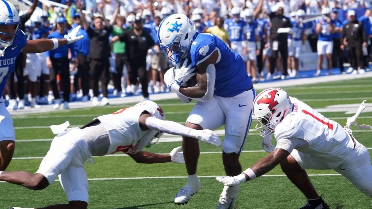 Kenny Minchey (4 TDs), Kentucky abre com derrota sobre Youngstown State