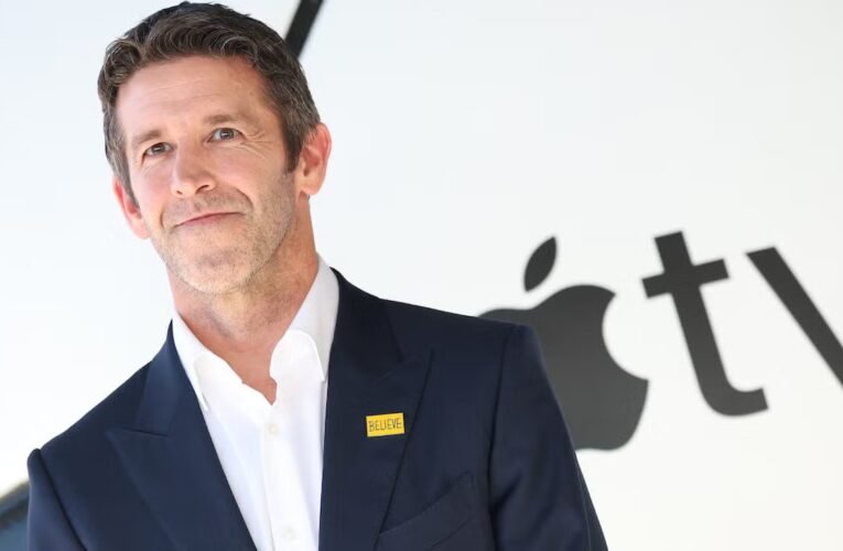 O novo CEO da Apple, John Tarnas, concentra-se no pacote de compensação de US$ 58 milhões