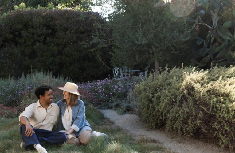 O presente de casamento com plantas nativas transformou um gramado de Los Angeles em um oásis