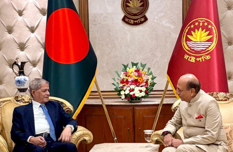 O presidente de Bangladesh, Alamgir, pede confiança mútua e diálogo com a Índia