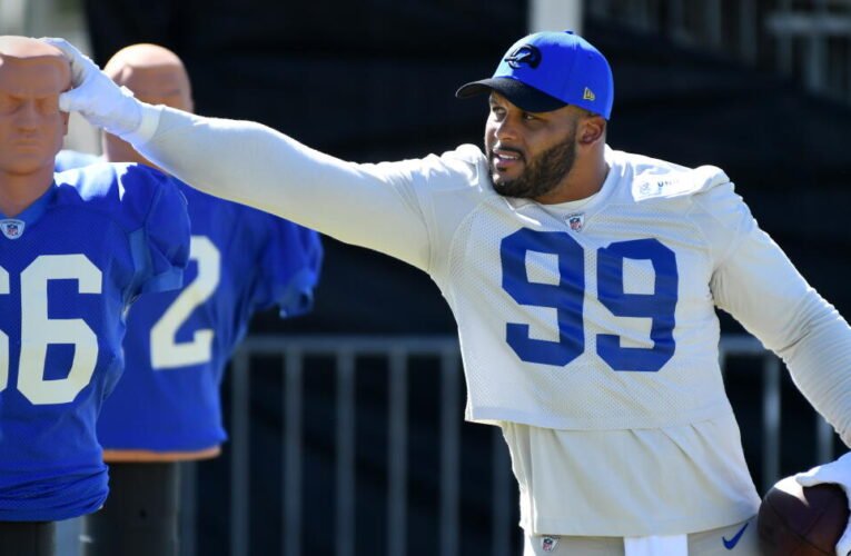 O retorno de Aaron Donald pode criar um efeito dominó caro para os Rams