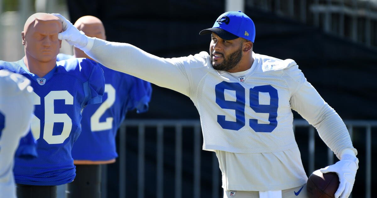 O retorno de Aaron Donald pode criar um efeito dominó caro para os Rams