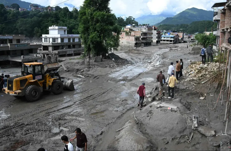 Os EUA anunciaram US$ 31 milhões em ajuda ao Nepal atingido pelas enchentes