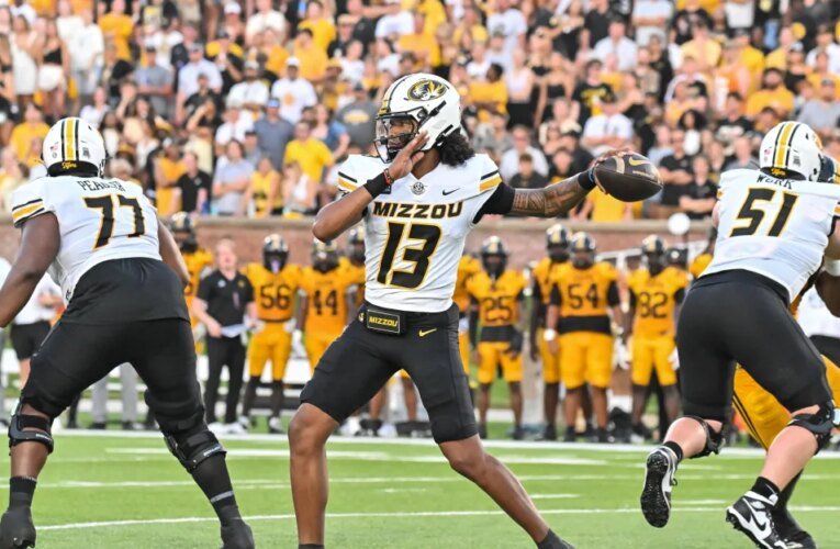 Simmons e conexão Ologbode alimentam Mizzou para iniciar a abertura da temporada