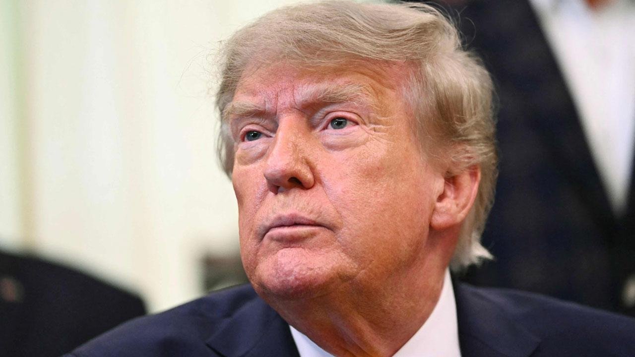 Trump disse que os EUA “essencialmente assumiram o controle do Irã” e assumiram o controle de Ormuz