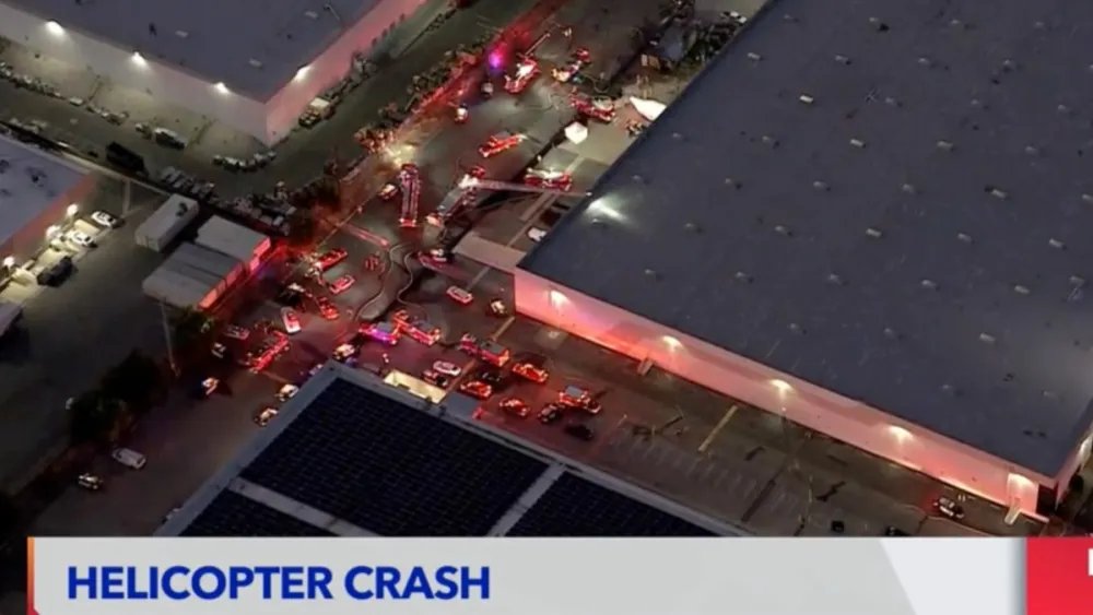 Um helicóptero caiu perto do local de um acidente de carro fatal em Chatsworth