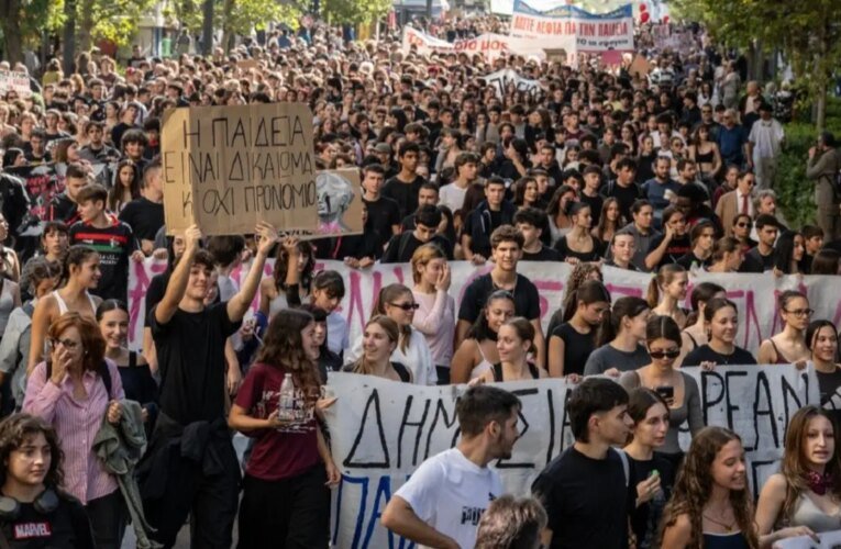 A Índia aconselha os cidadãos franceses a terem cautela em meio a tumultos e toques de recolher