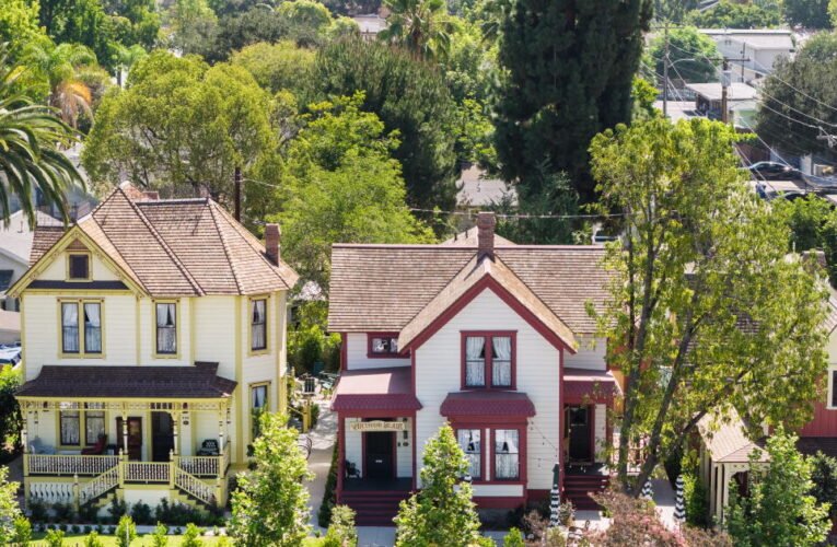 Arthur Blair Historic Inn abre em Monróvia com salão de coquetéis