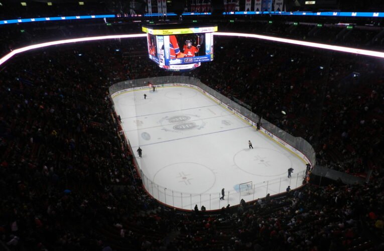 Cole Caufield foi classificado em 9º lugar entre os alas da NHL pela NHL Network
