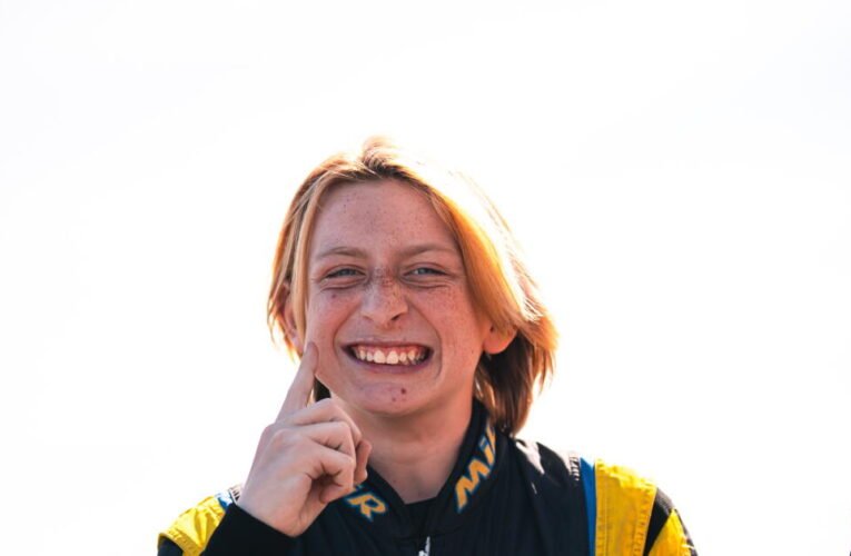 Conversa de aquecimento: John McLellan, 13, mostra suas habilidades em corridas de kart na Itália