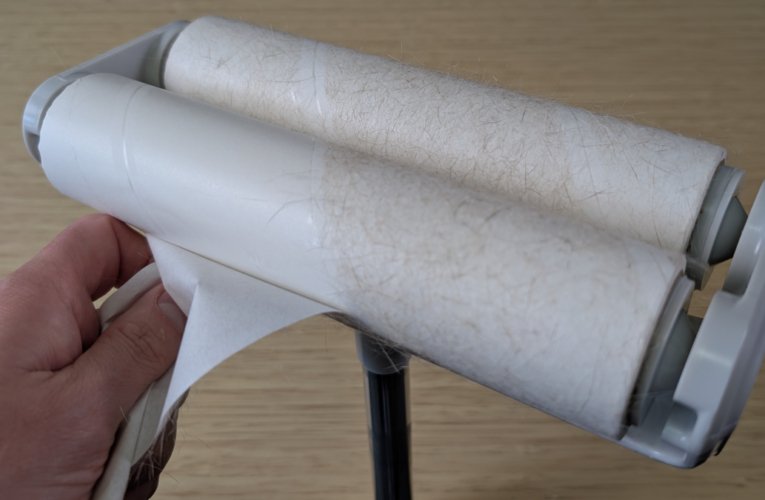 Este rolo barato é obrigatório para donos de cães e gatos que lutam com pelos de animais de estimação