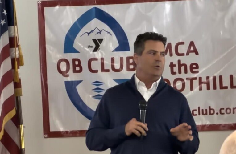 Joe Hillman estrelou como Hoover; Então ele tocou para Bob Knight