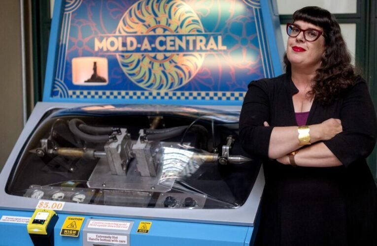 Lembranças retrô do estilo Mold-A-Rama retornam a Los Angeles na Biblioteca Central