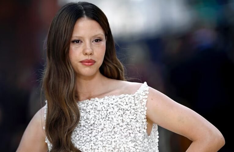 Mia Goth acusada de permitir imagens de IA dela mesma no Instagram