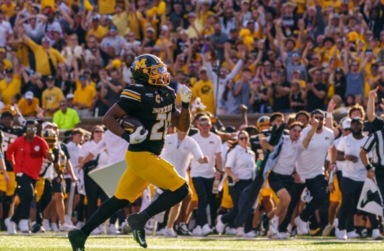 Mizzou reescreve livro de recordes; Ele domina no Gridiron e no Box Score