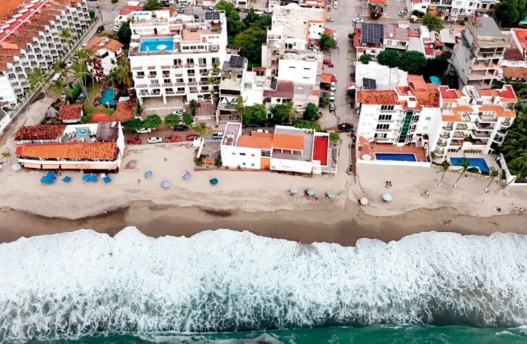O furacão Simon foi elevado para categoria 4 porque a costa do México está em risco