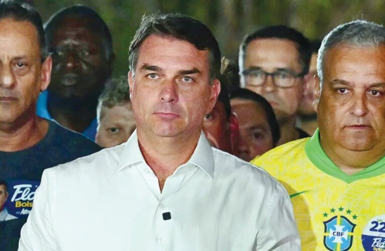 Os EUA concederam acesso ao brasileiro Flávio Bolsonaro como parte de uma investigação de lavagem de dinheiro
