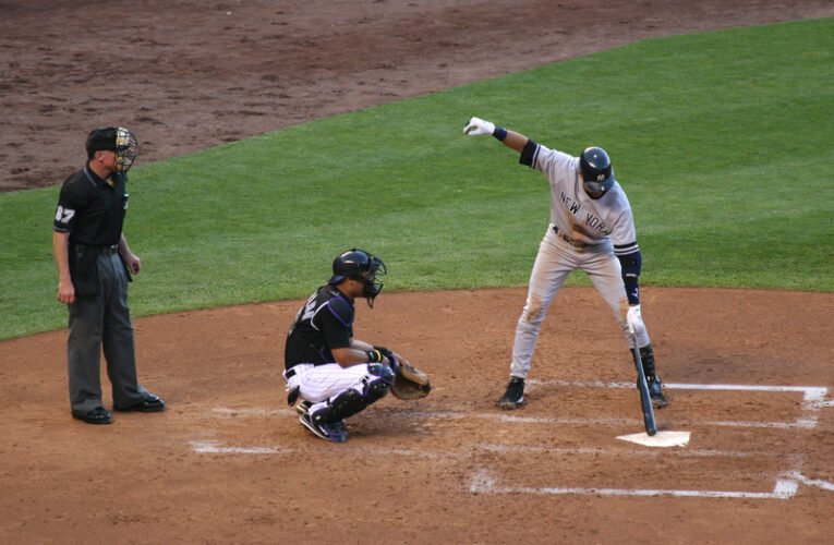 Os Yankees devem promover o principal candidato, George Lombard Jr., em meio a duras derrotas